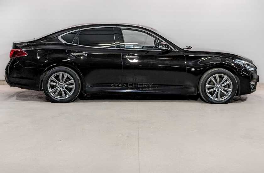 Infiniti Q70